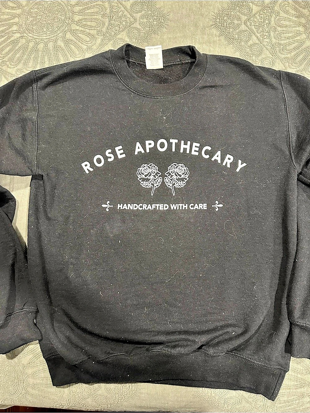 Gildan Schitt’s Cteek Rose Apothecary Crewneck